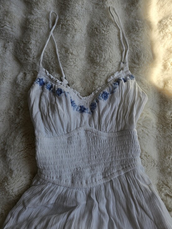 Hollister Dresses & Skirts - Hollister Flocked White Sundress with Blue Floral Embroidery And Pockets